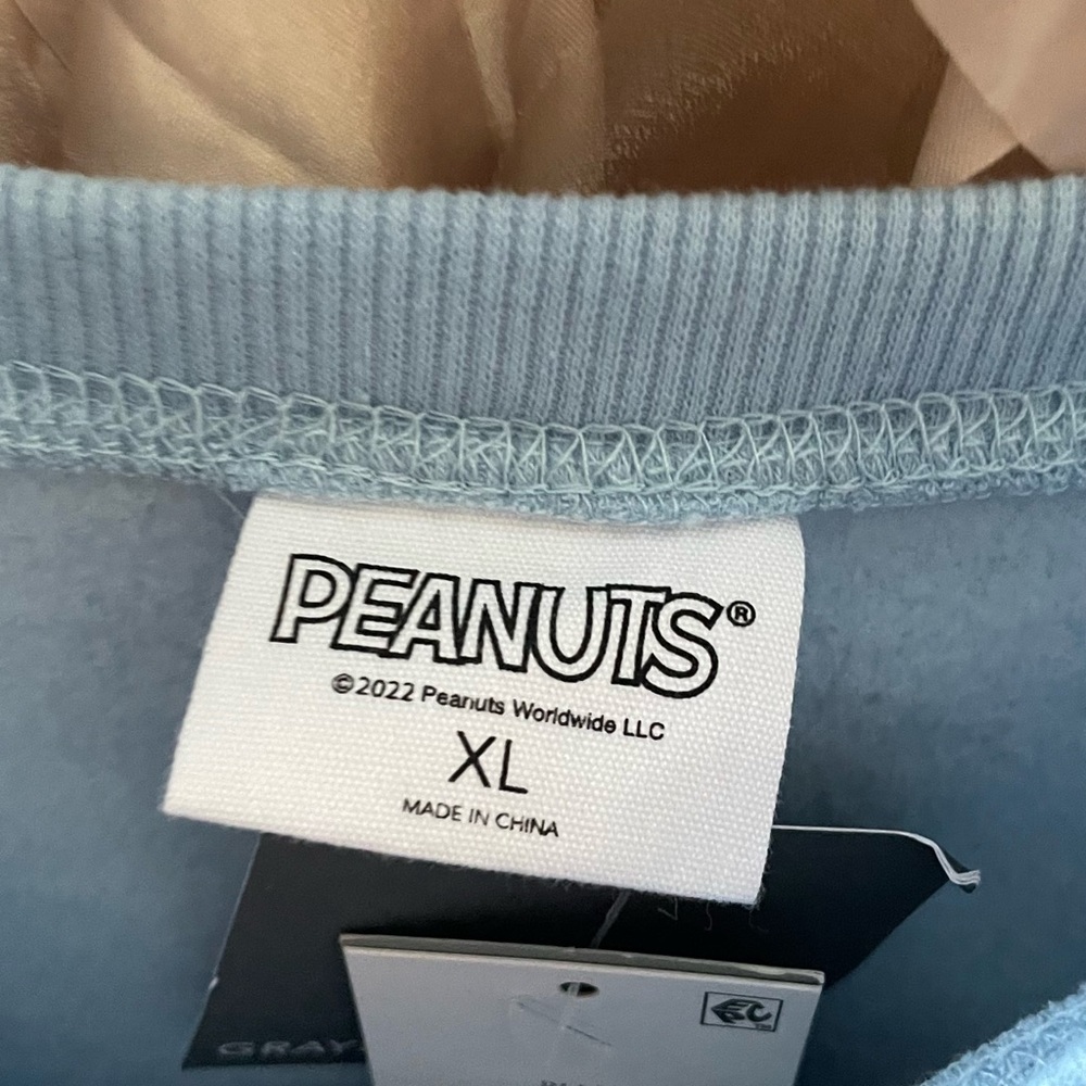 💰NWTS- New Grayson Threads Peanuts Merry and Bright cropped sweatshirt - Picture 3 of 4